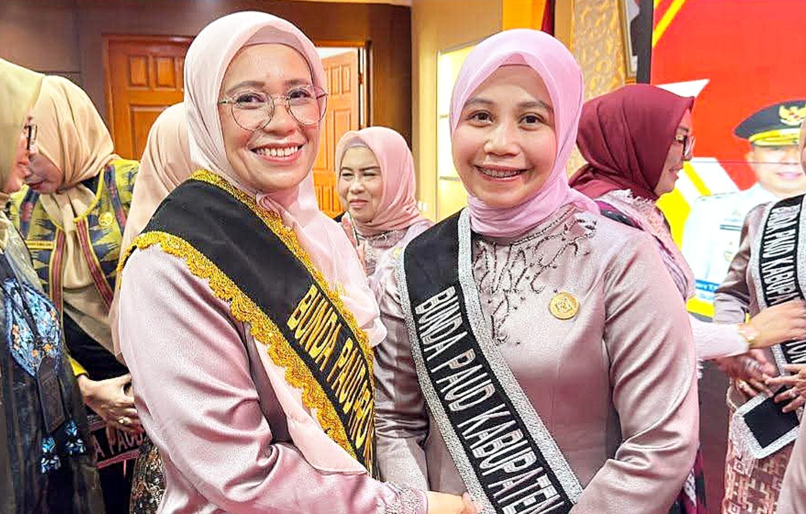 Hartini Azis Dikukuhkan Sebagai Bunda PAUD dan Bunda Literasi Kolaka Timur